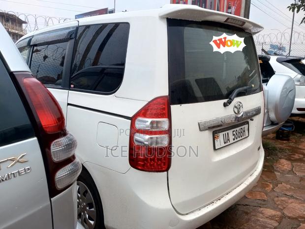 Toyota Noah 2011 White