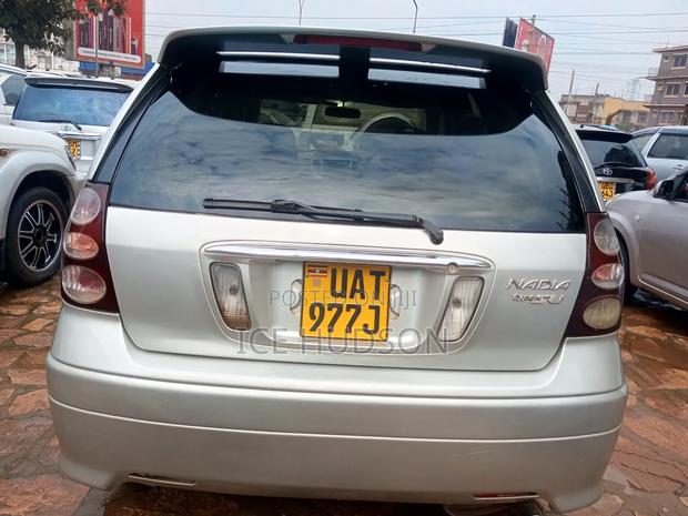 Toyota Nadia 2002 Silver