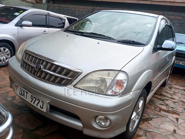 Toyota Nadia 2002 Silver