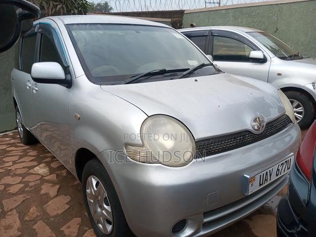 Toyota Sienta 2006 Silver