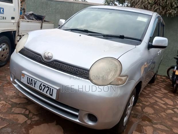 Toyota Sienta 2006 Silver