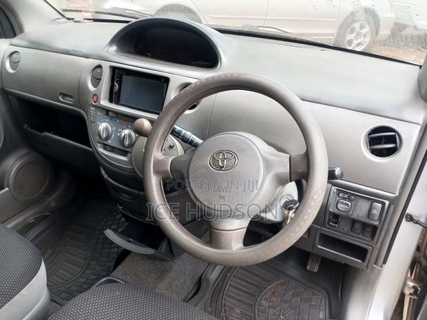 Toyota Sienta 2007 Silver