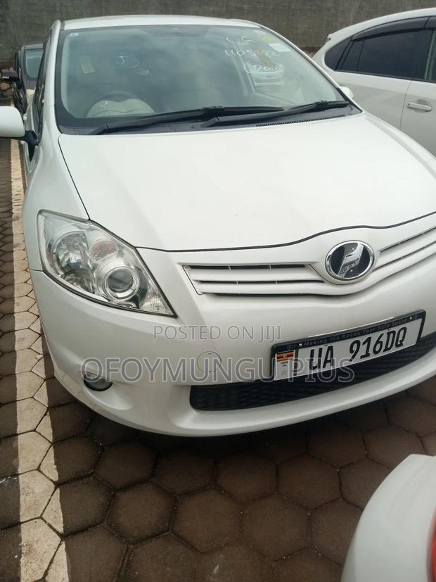 Toyota Auris 2011 White