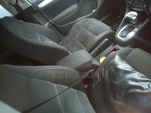 Volkswagen Golf 2010 Blue