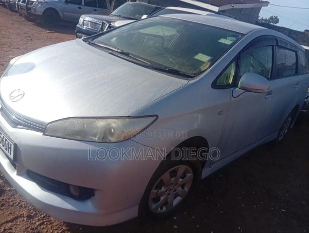 Toyota Wish 2010 Gray