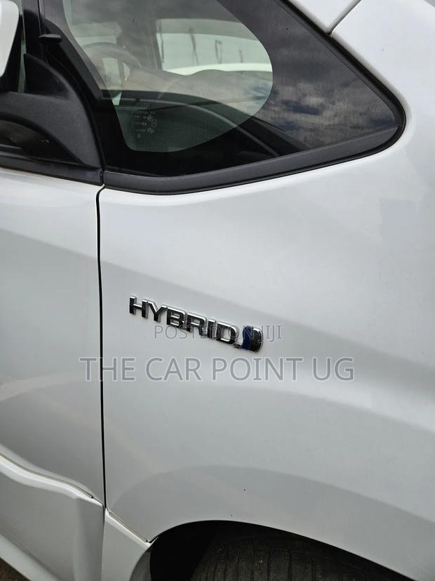 Toyota Noah 1.8 FWD Hybrid (7 seater) 2017 White