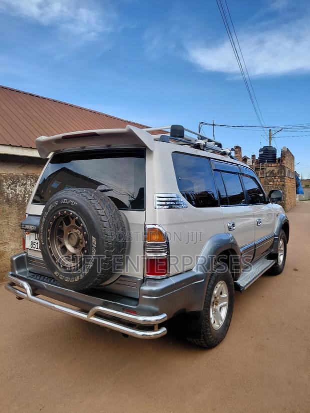 Toyota Land Cruiser Prado 2001 Pearl