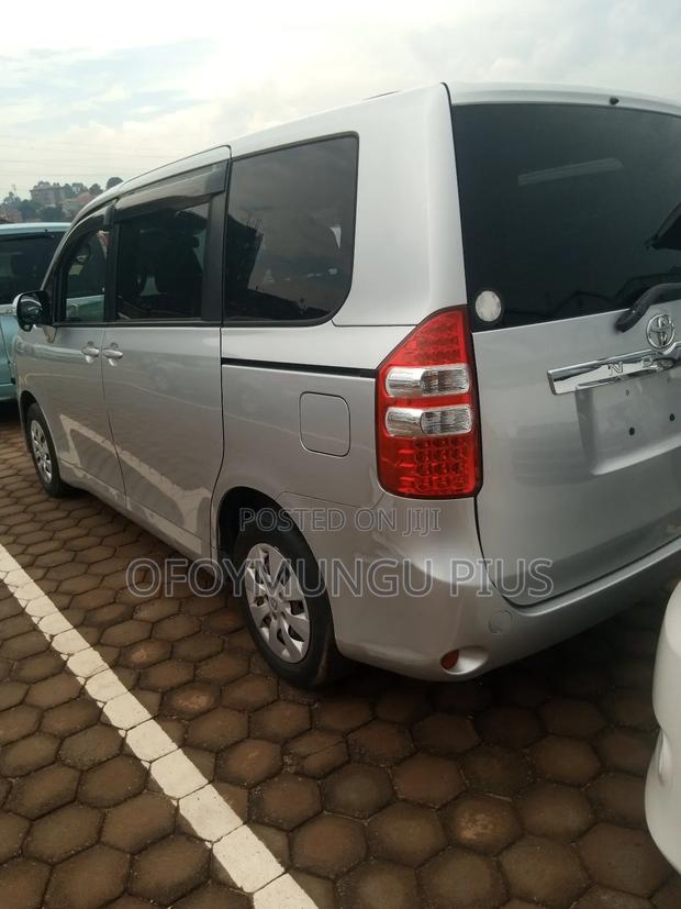 Toyota Noah 2013 Silver