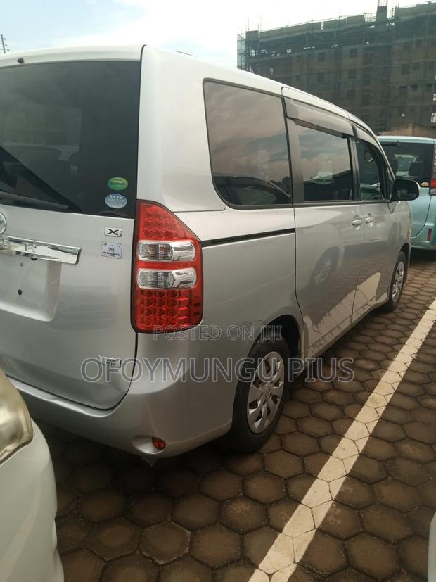 Toyota Noah 2013 Silver