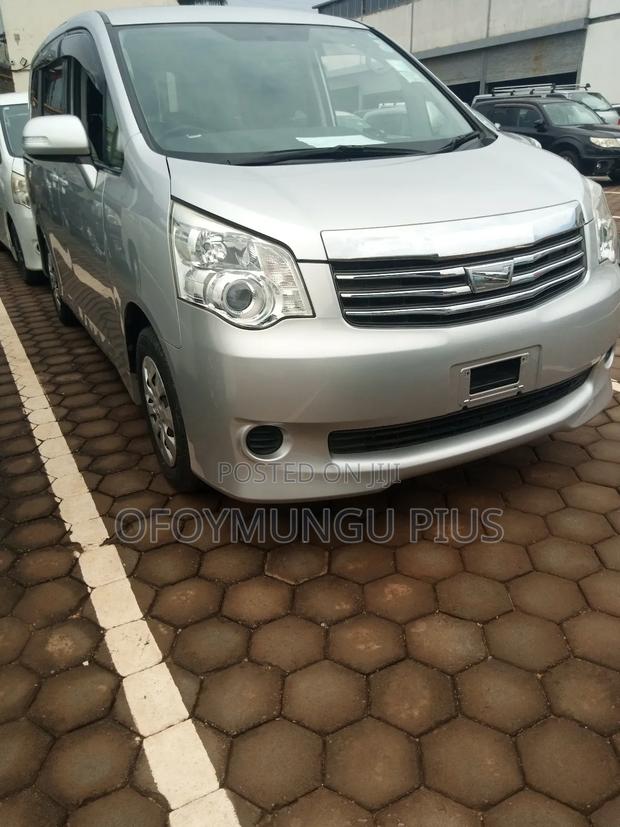 Toyota Noah 2013 Silver