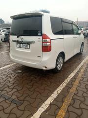 Toyota Noah 2010 White for sale