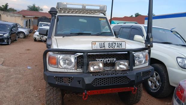 Toyota Land Cruiser 2010 White
