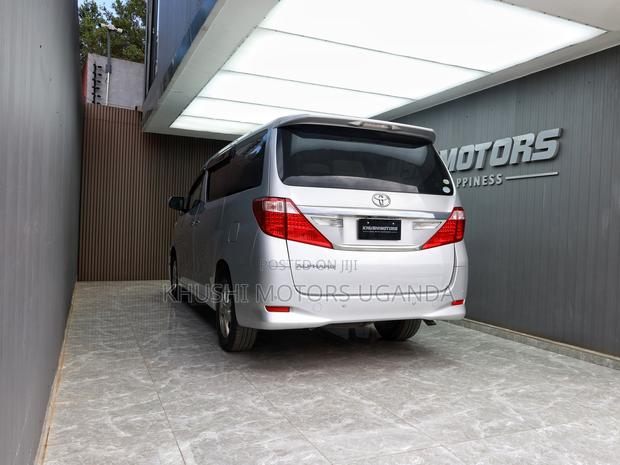 Toyota Alphard 2.4 Petrol AWD 2012 Silver