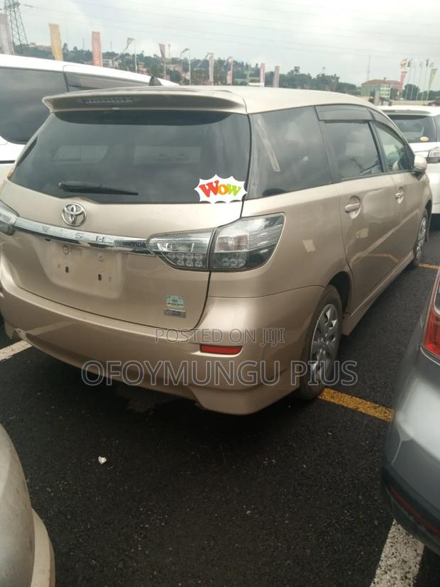 Toyota Wish 2013 Brown