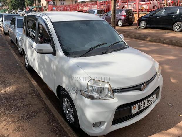 Toyota Sienta 2012 White