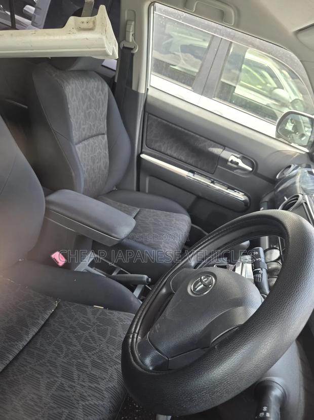 Toyota Corolla Rumion 2012 White
