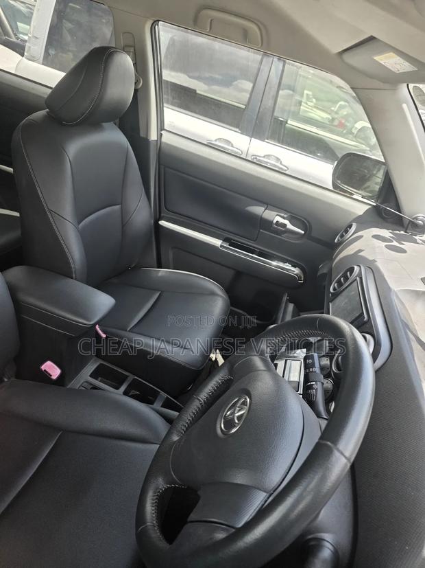 Toyota Corolla Rumion 2012 Black