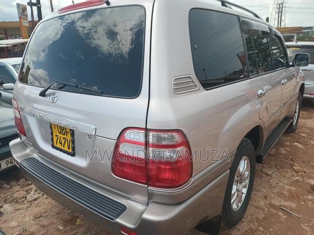 Toyota Land Cruiser 2006 Silver