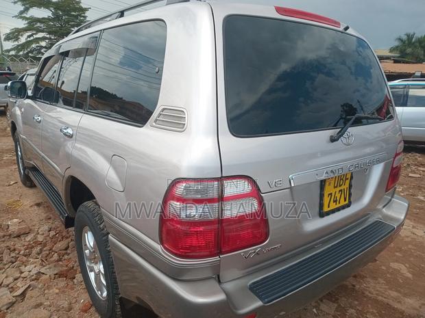Toyota Land Cruiser 2006 Silver