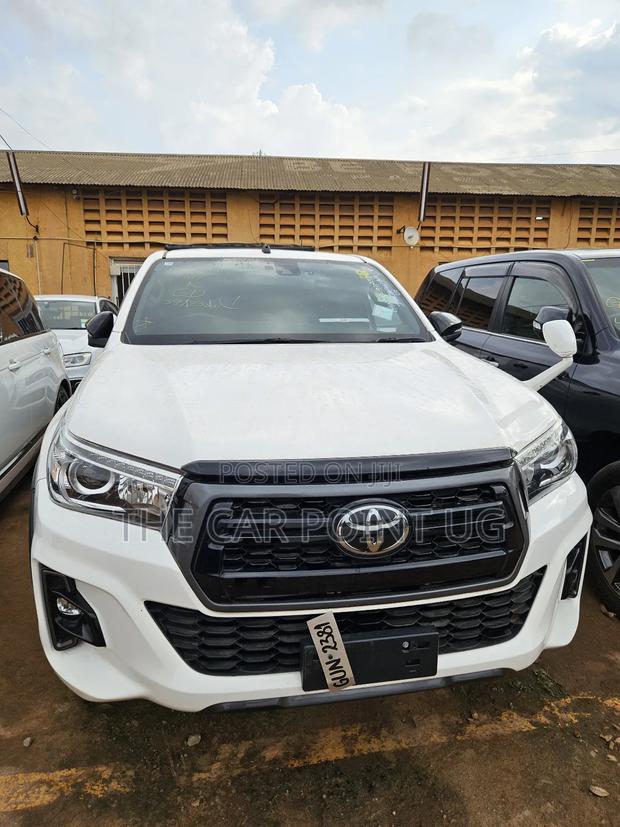 Toyota Hilux 2019 White