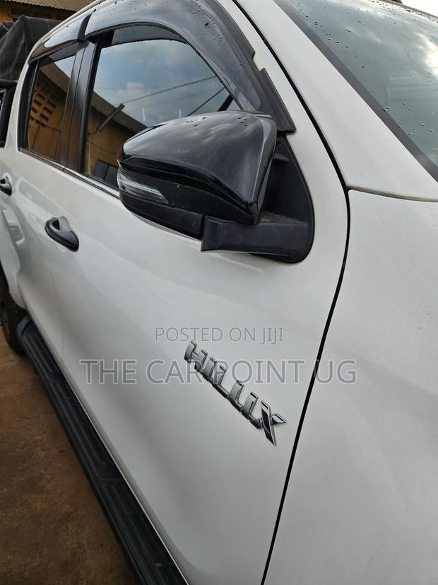 Toyota Hilux 2019 White