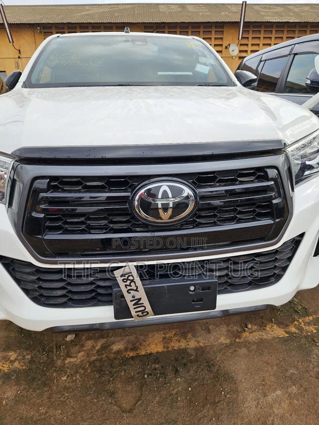 Toyota Hilux 2019 White