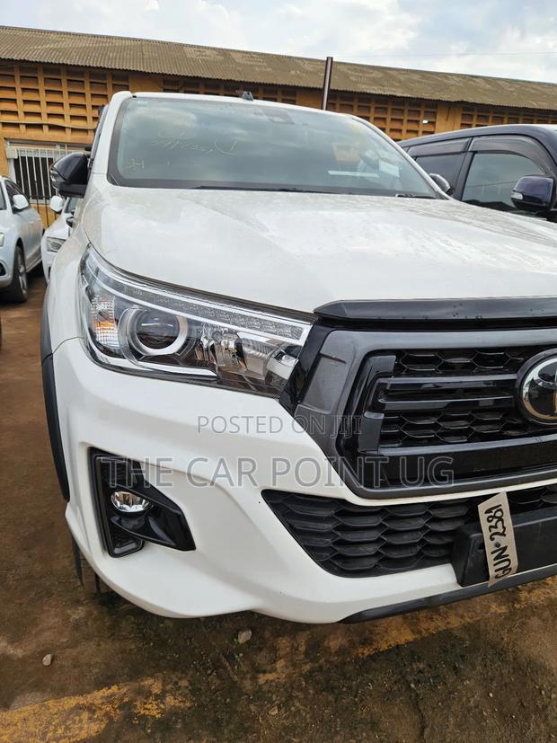 Toyota Hilux 2019 White