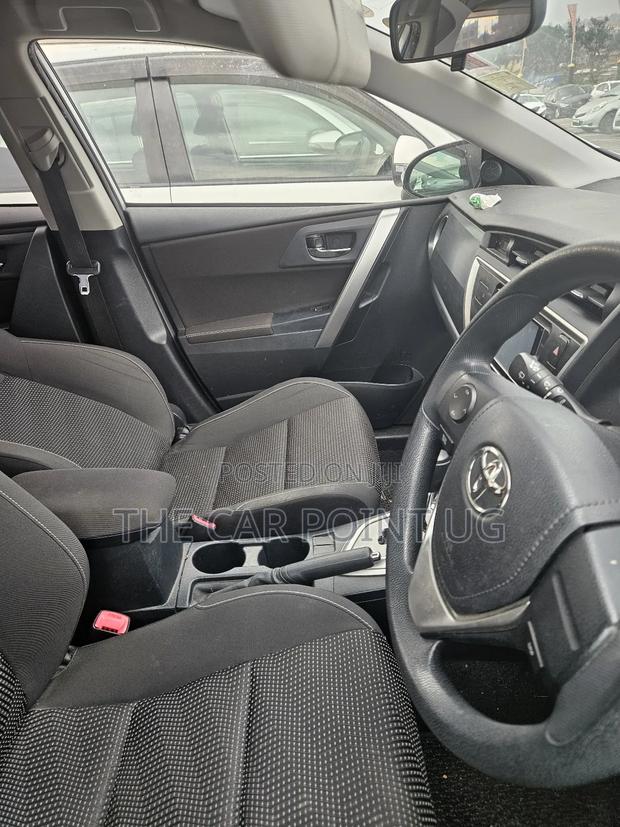 Toyota Auris 2012 Silver