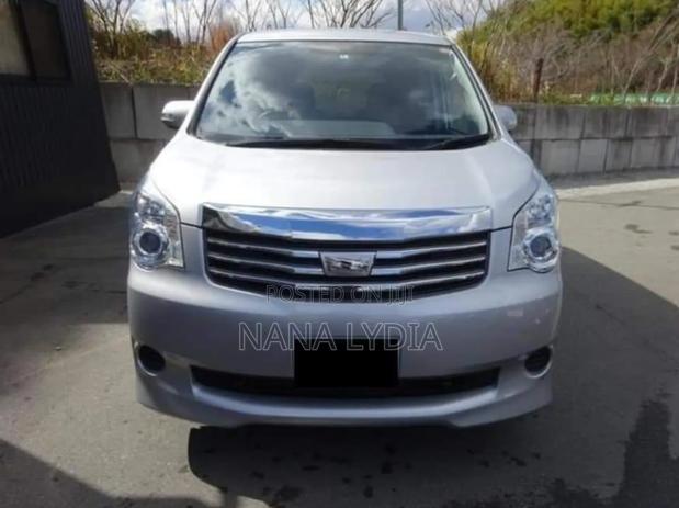 Toyota Noah 2012 Silver