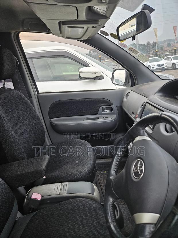 Toyota Sienta 1.5 FWD 2012 White
