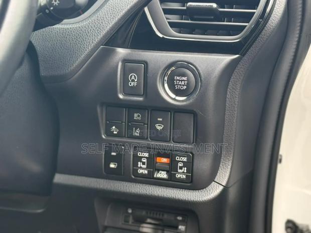 Toyota Noah 2017 White