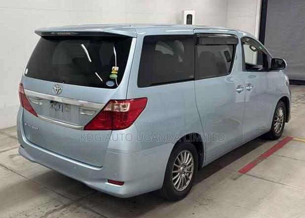 Toyota Alphard 2.4 Petrol FWD 2013 Blue