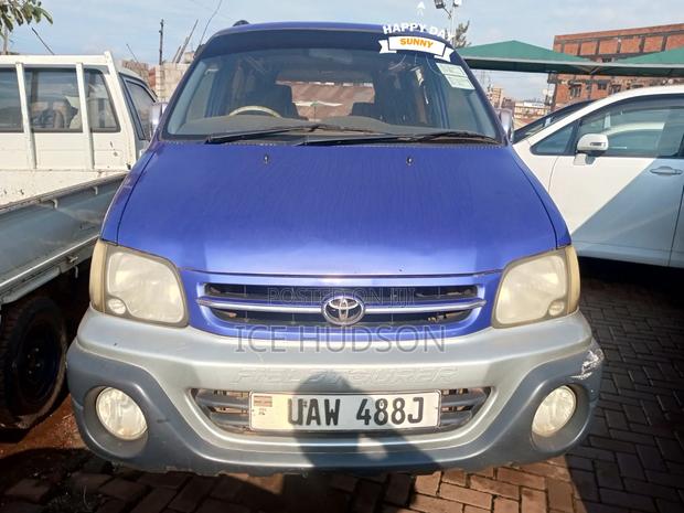 Toyota Noah 2002
