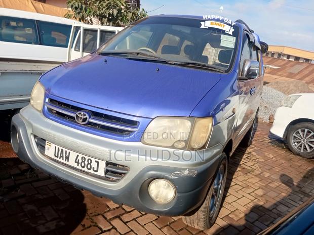 Toyota Noah 2002