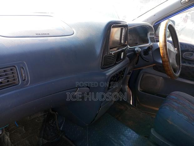 Toyota Noah 2002