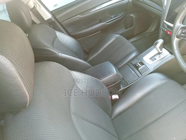 Subaru Legacy 2010 Off white