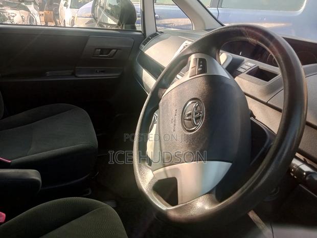 Toyota Noah 2011 White