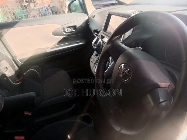 Toyota Wish 2010 Black