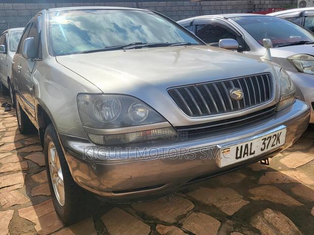 Toyota Harrier 2.2 16V 2000 Gold