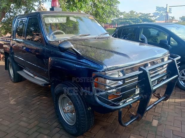 Toyota Hilux 2003 Black
