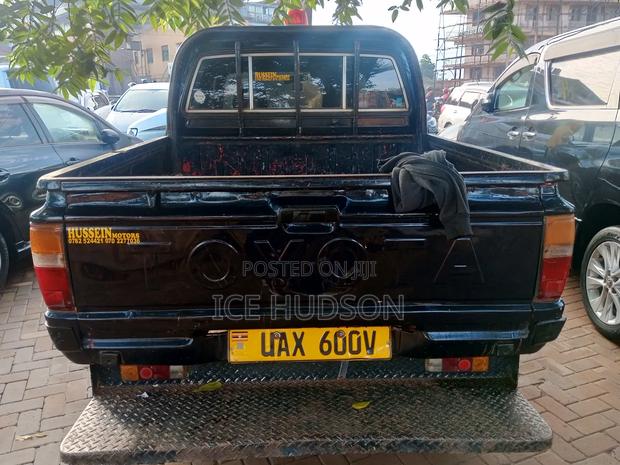 Toyota Hilux 2003 Black