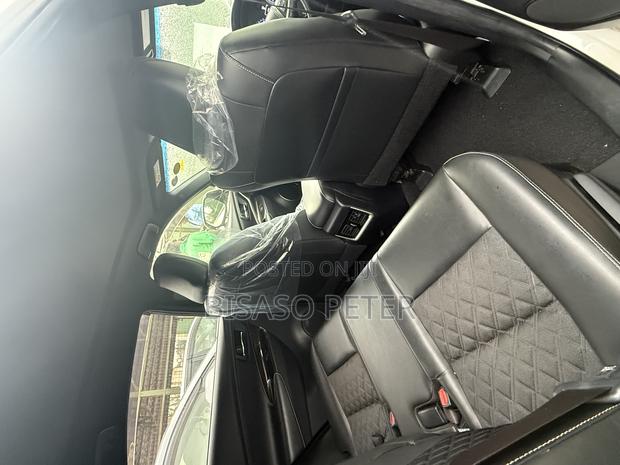 Toyota Harrier 2.0 4WD 2017 White