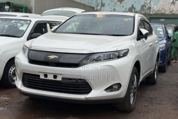 Toyota Harrier 2.0 4WD 2017 White