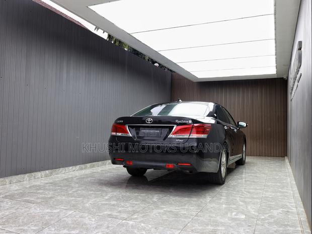 Toyota Crown 2013 Black