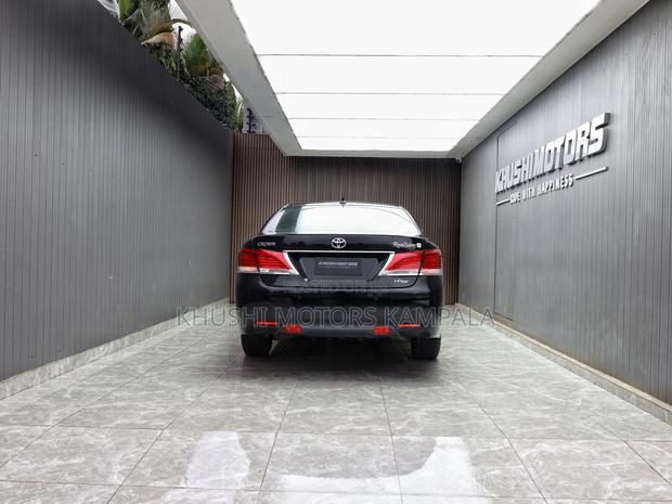 Toyota Crown 2013 Black