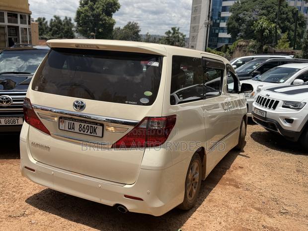 Toyota Alphard 2014 White