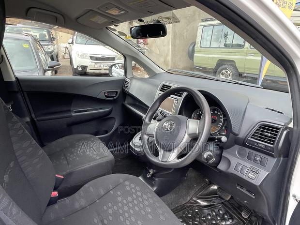 Toyota Ractis 2013 Silver