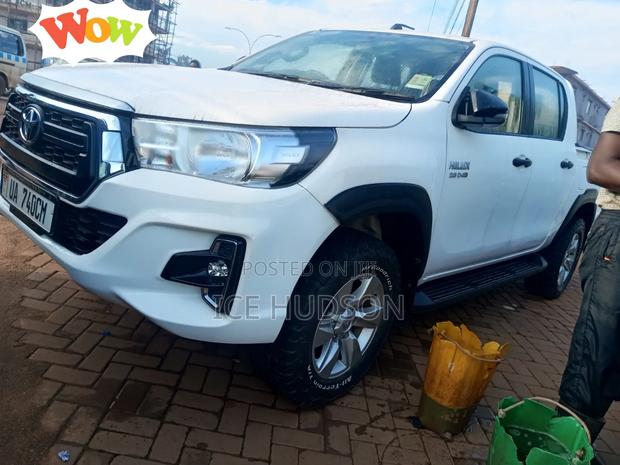 Toyota Hilux 2013 White