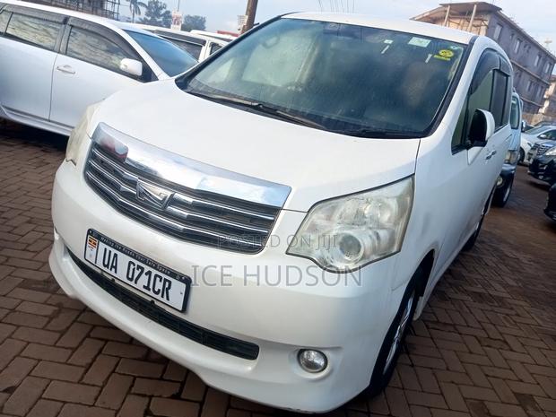 Toyota Noah 2012 White
