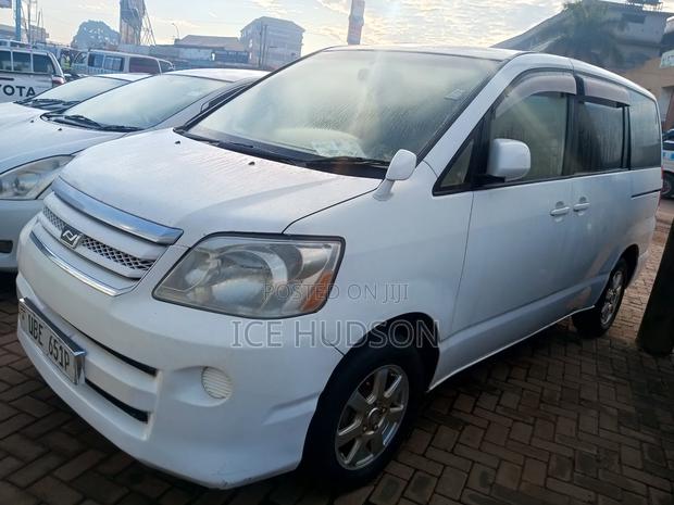 Toyota Noah 2007 White